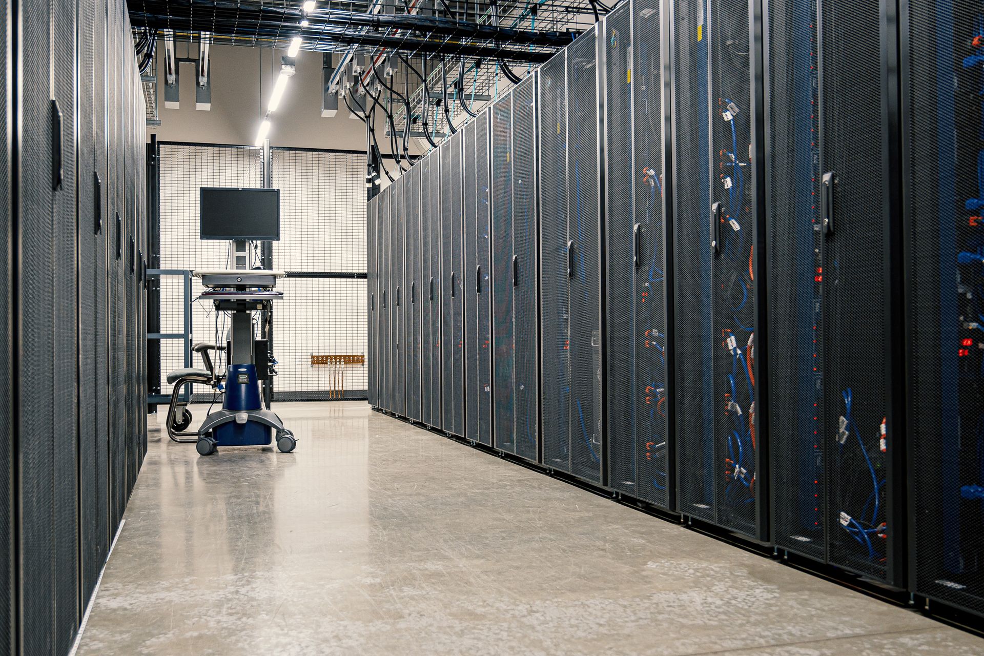 Racks e corredores de um data center